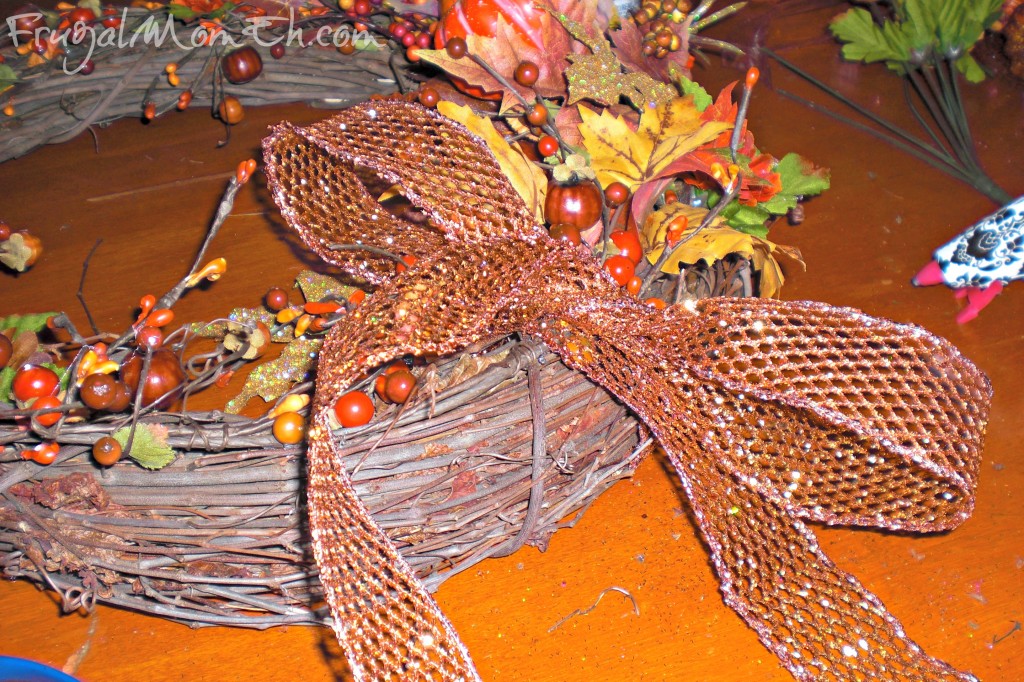 Making a Bow for a Thanksgiving Wreath
