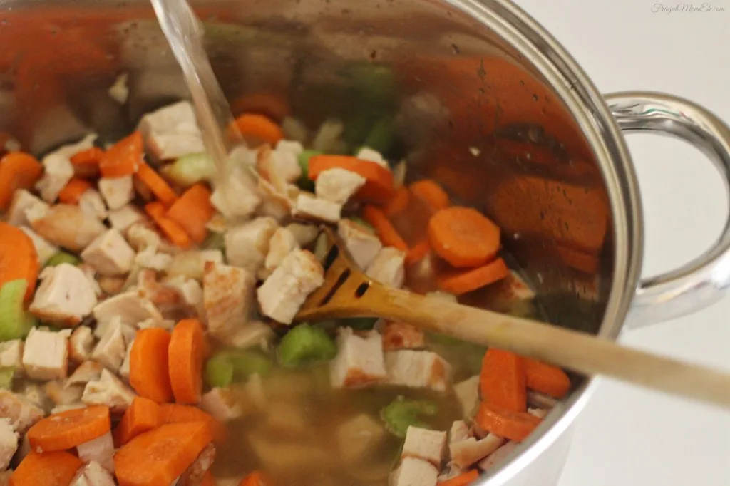 Quick & Easy Classic Chicken Noodle Soup  #DinnerIn15