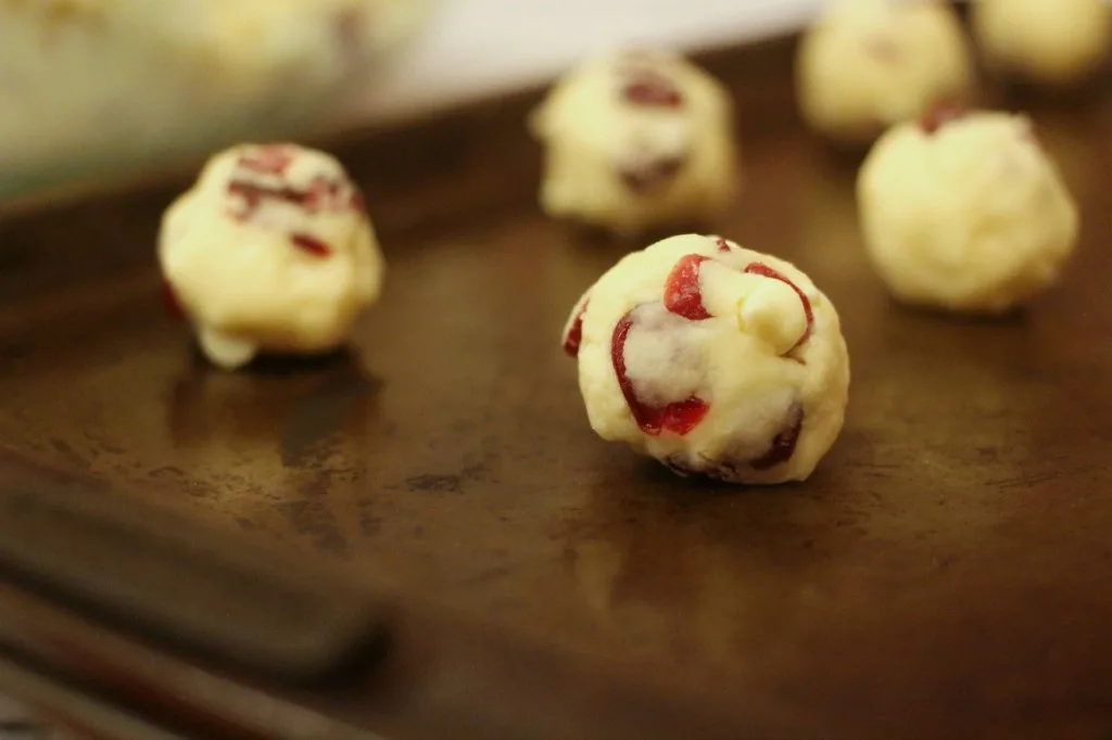 White Chocolate & Cranberry Shortbread #ChipitsHoliday