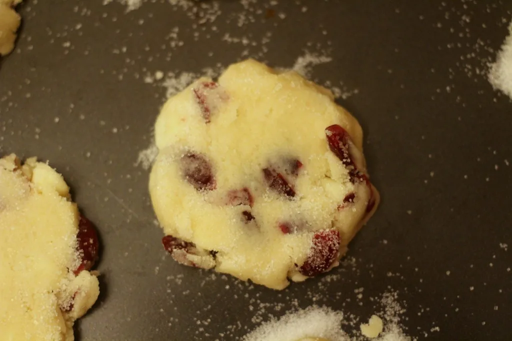 White Chocolate & Cranberry Shortbread #ChipitsHoliday