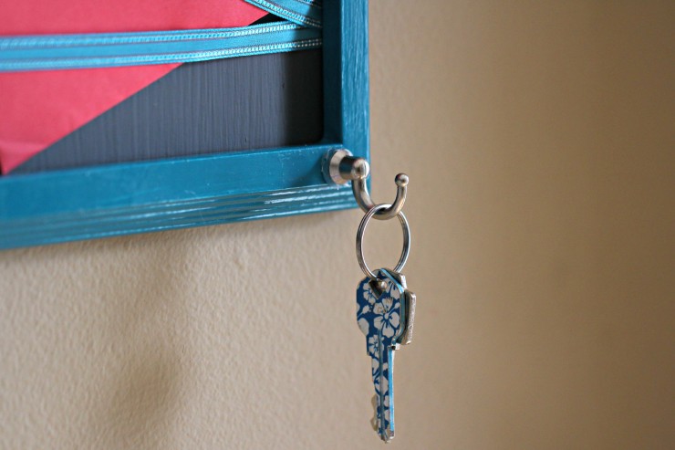DIY Mail and Key Holder 