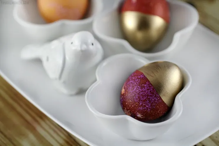 Gold Dipped Easter Eggs are an easy way to create a chic and mordern look with your Easter Home Decor.