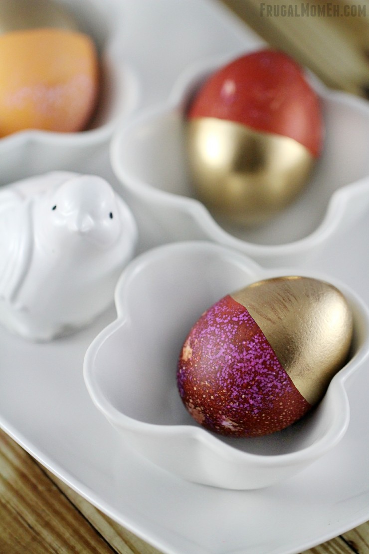 Gold Dipped Easter Eggs are an easy way to create a chic and mordern look with your Easter Home Decor.