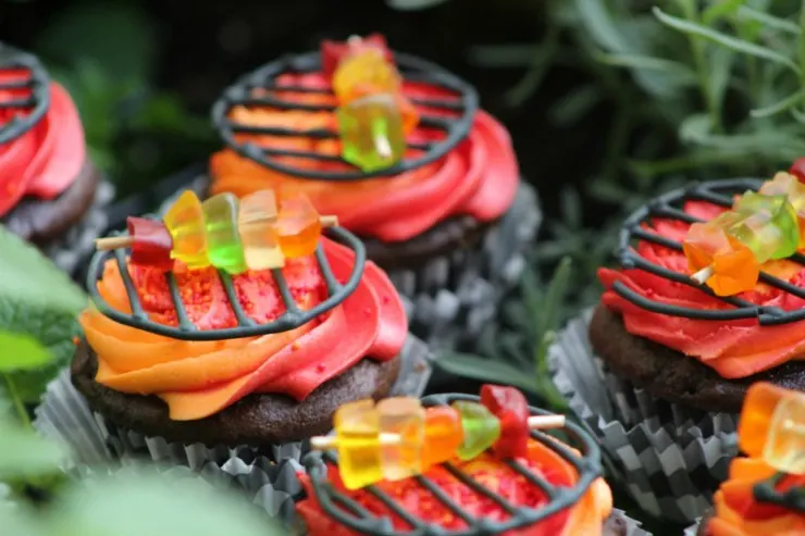 These Grill Cupcakes are a whimsical dessert to help you celebrate a summer barbecue party!
