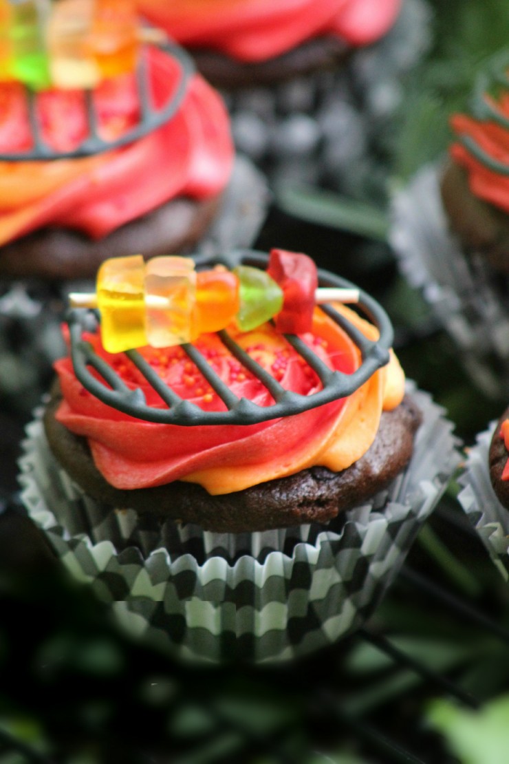 These Grill Cupcakes are a whimsical dessert to help you celebrate a summer barbecue party!