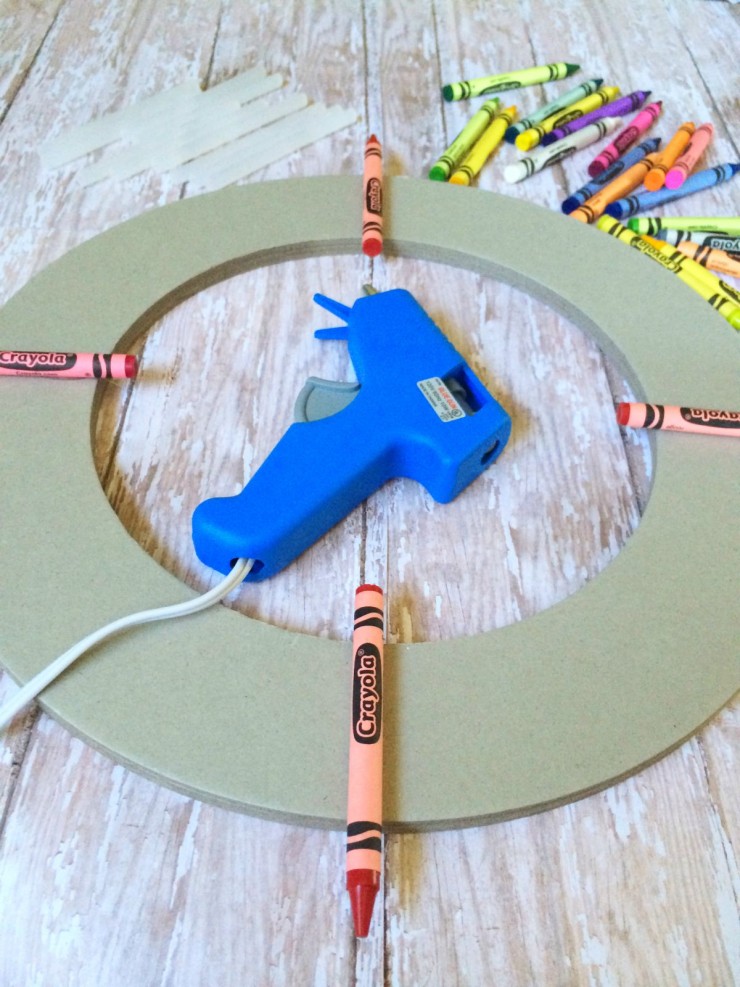 This Back to School Crayon Wreath makes for a perfect Teacher Appreciation Gift diy craft project!