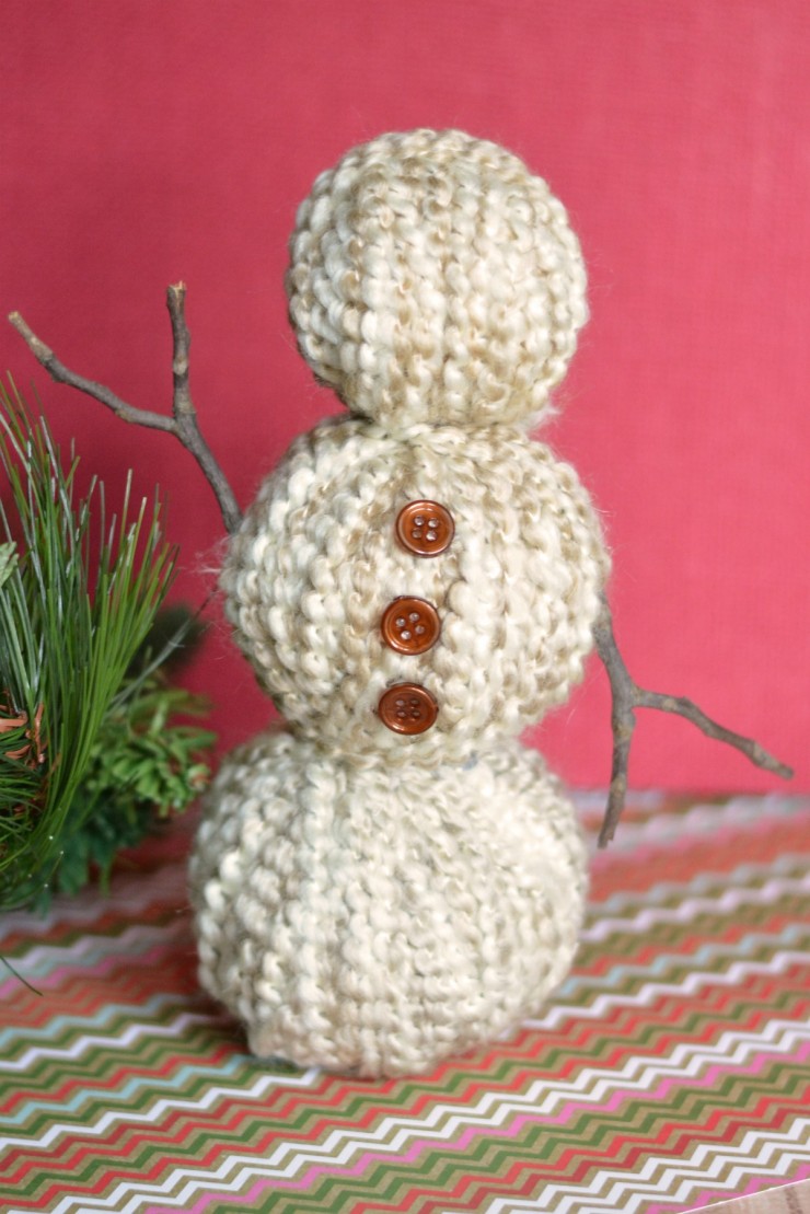 These Yarn Wrapped Snowmen are a great addition toyour Christmas décor, holiday décor or winter décor and make for a super easy winter craft!