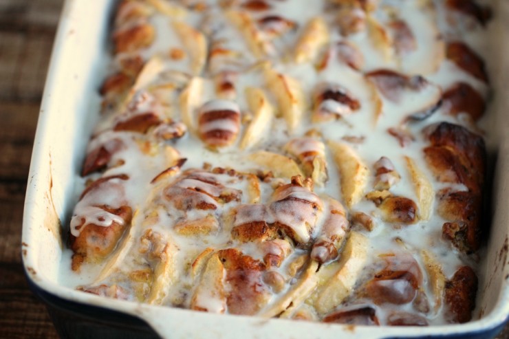 If you are looking for an easy brunch recipe or Christmas morning breakfast casserole, this Apple Cinnamon Roll French Toast Bake Recipe is quick, easy and delicious too!