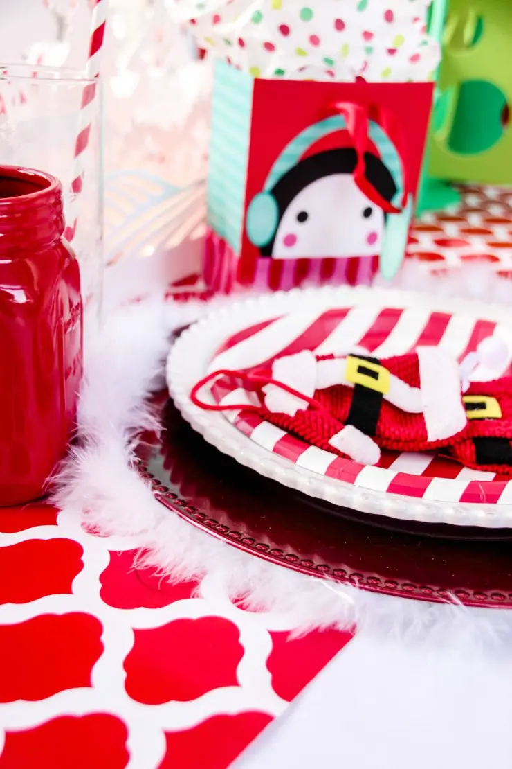 Kids want to feel included and this Christmas Table Setting is a great way to make kids feel special, with their very own Christmas Table! 