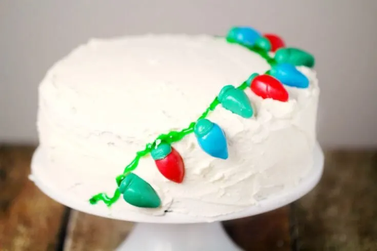 Christmas Cake Tutorial: Christmas Lights Cake