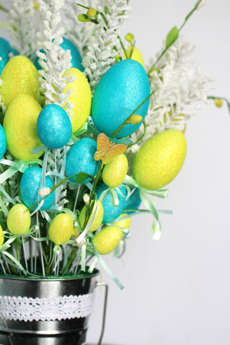 This Easy Easter Egg Flower Arrangement can be put together on a dime from Dollar Store supplies - but it's so gorgeous nobody will know!