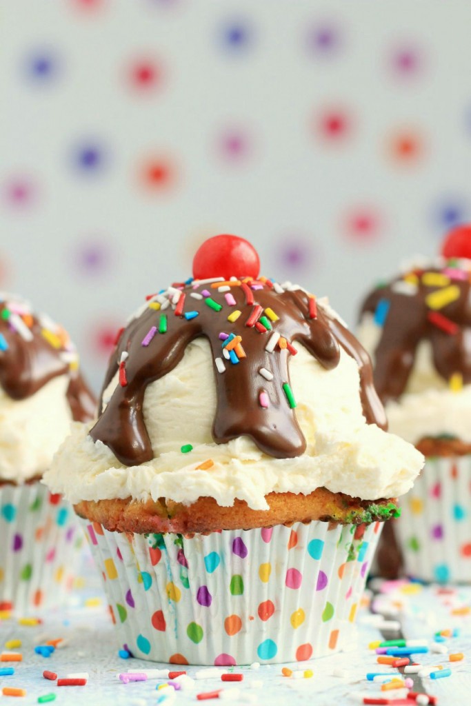 Ice-Cream-Sundae-Cupcake