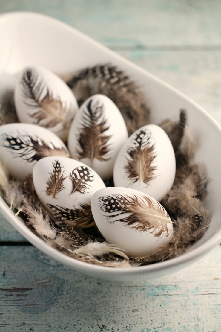 These DIY Feather Easter Eggs are a simple but elegant way to decorate Easter eggs!