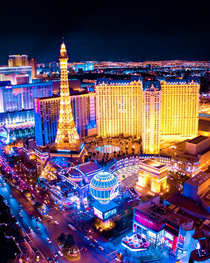Las Vegas Nevada - Nevada is filled with things to do and see from the iconic Hoover Dam to the famous Las Vegas Strip. Here are 7 of the best attractions in Nevada.