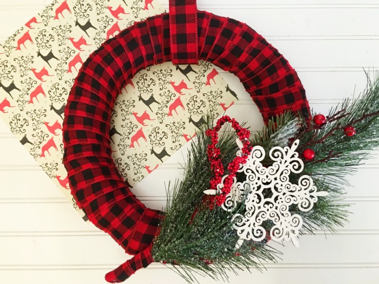 This Plaid Christmas Wreath is a perfect addition to rustic holiday décor. This is a perfect Christmas craft for anyone who loves the look of tartan!