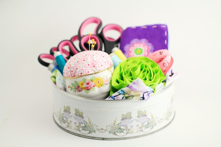 This DIY sewing gift basket includes items the recipient will enjoy using for their sewing projects. It’s the perfect gift for anyone who loves to sew, or is learning how to!.