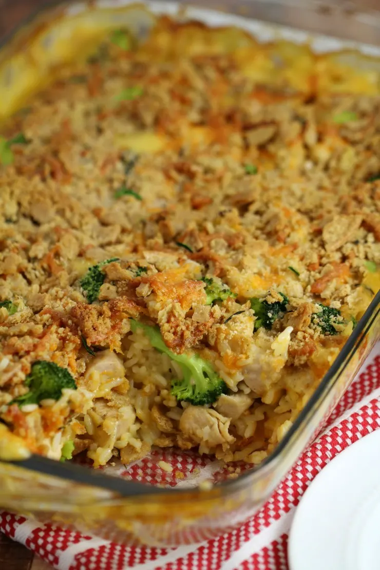 This Chicken Divan Casserole with a Cheesy Oat Topping is a comforting and delicious family meal idea featuring chicken, cheese, rice and broccoli. It can also be made gluten-free without a hassle.