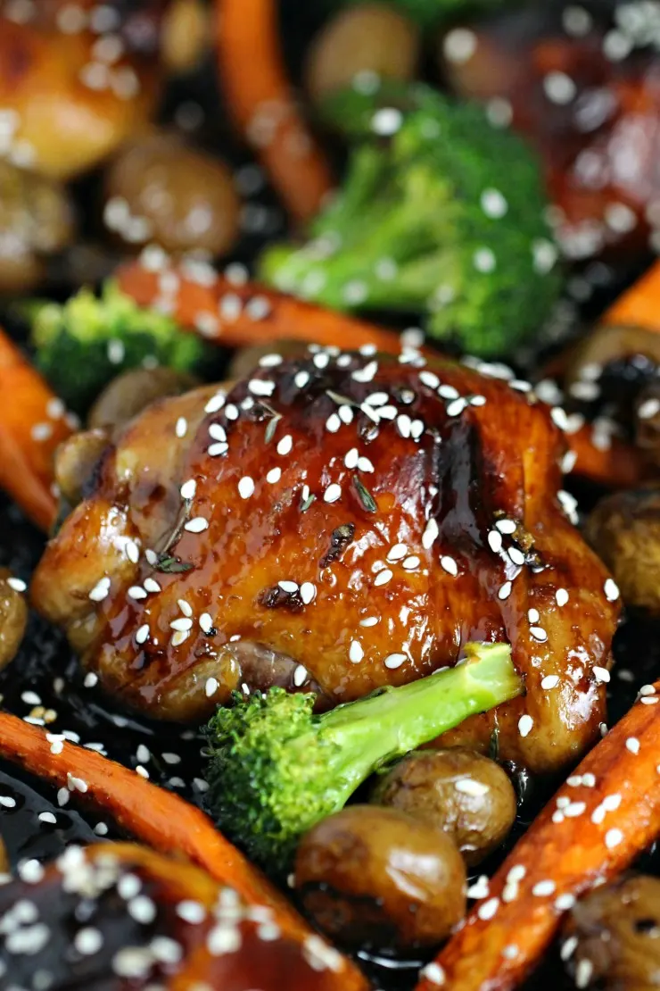 This Honey Garlic Chicken Sheet Pan Meal is complete with carrots, broccoli and baby potatoes. It's full of flavour, and quick and easy.