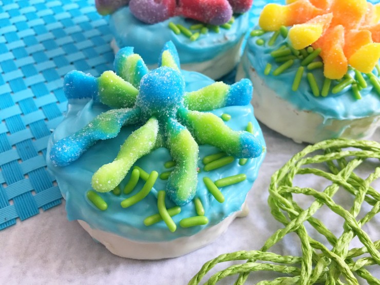 These adorable Under the Sea Party Treats are perfect for ocean themed birthday parties. They are a fun and easy treat that kids will adore and they are perfect for Under the Sea Birthday Parties!