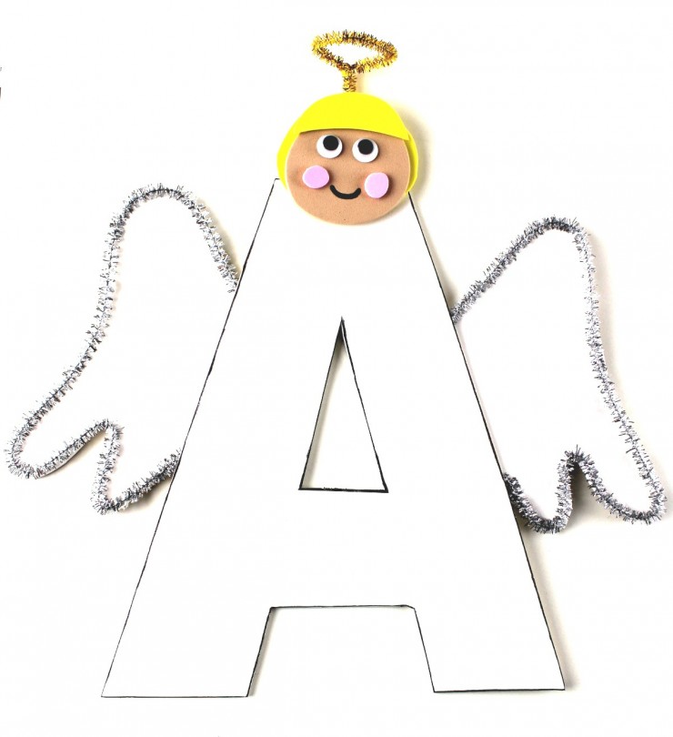 I'm going to be sharing a series of ABCs kids crafts starting this week with the letter A. These Alphabet Crafts For Kids are a fun way to introduce your child to the alphabet. 