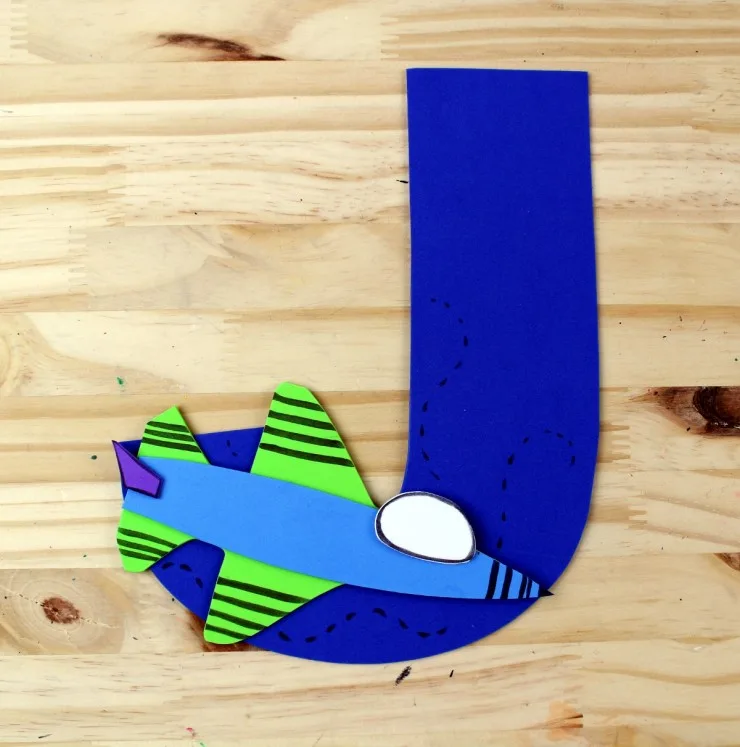 This week is my series of ABCs kids crafts featuring the Alphabet, we are doing a J is for Jet craft. These Alphabet Crafts For Kids are a fun way to introduce your child to the alphabet.