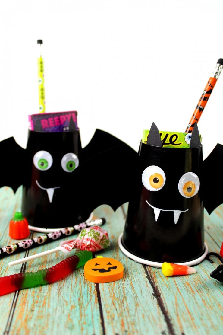 This Bat Halloween Treat Cups kids craft is a great way to celebrate the holiday - they are a fun little Halloween craft kids will enjoy being creative with. They are great for Halloween party favours!
