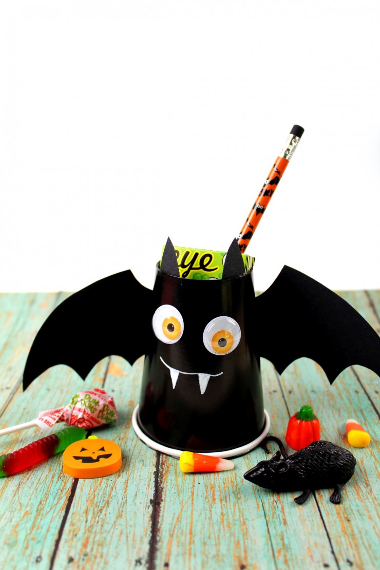 This Bat Halloween Treat Cups kids craft is a great way to celebrate the holiday - they are a fun little Halloween craft kids will enjoy being creative with. They are great for Halloween party favours!