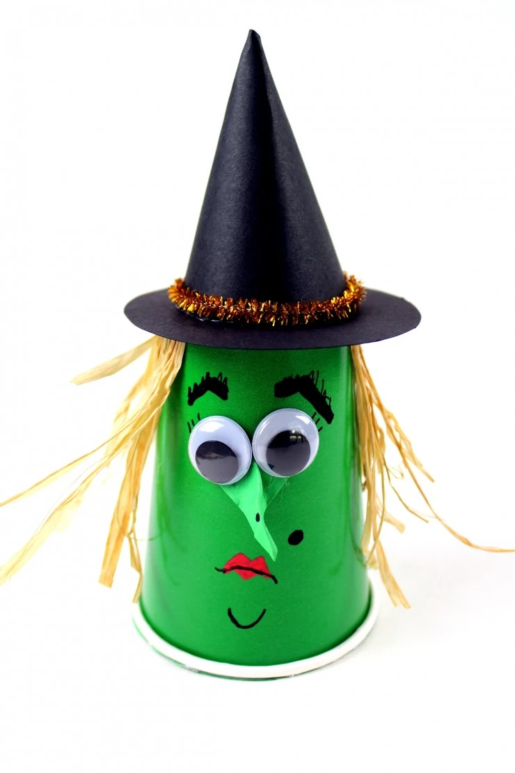 This Witch Halloween Treat Cups kids craft is a great way to celebrate the holiday – they are a fun little Halloween craft kids will enjoy being creative with. 
