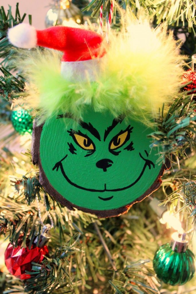 Slice Rinch Wood Slice Grinch Ornaments - Frugal Mom Eh!