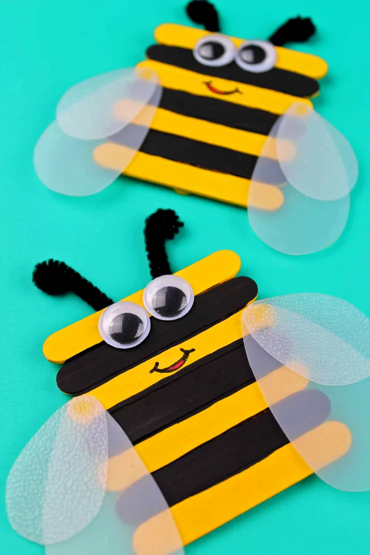 This Popsicle Stick Bumble Bee Craft is such an adorable and simple craft. Great for preschool or kindergarten!