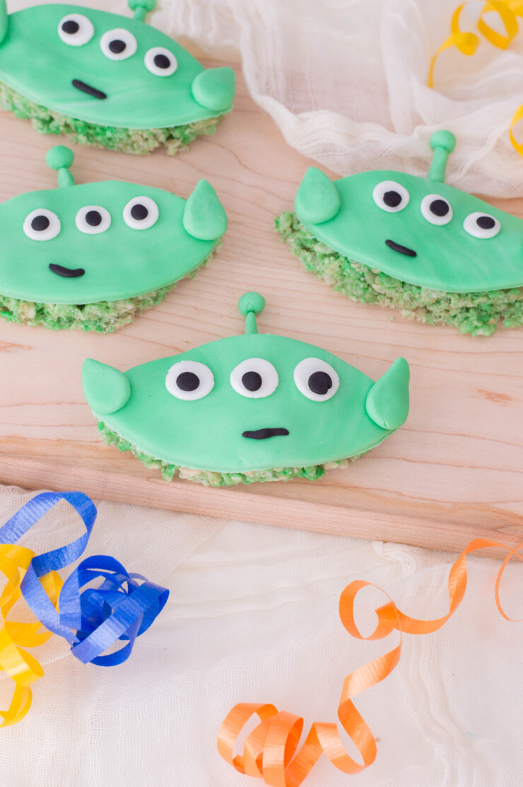 These Toy Story Inspired Cereal Treats featuring the lovable green aliens from Toy Story. These rice crispy treats are sure to impress, and make your family say “OooOoOoOoOohhhh!”