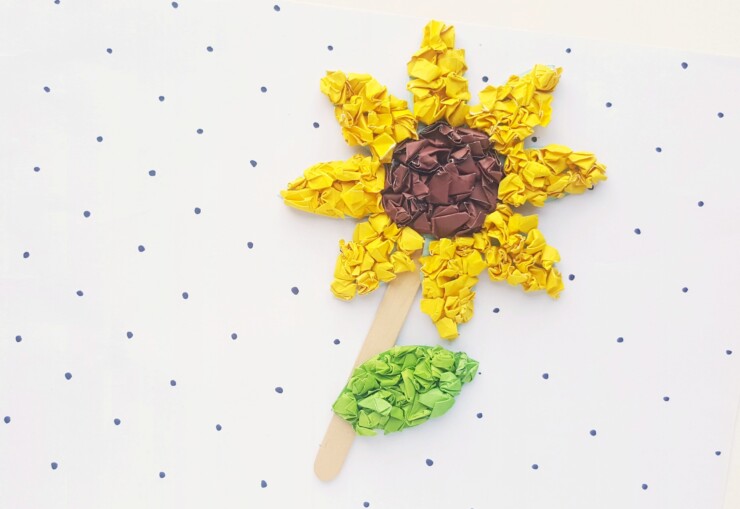 This Crumpled Paper Sunflower Craft is a fun summer craft for kids. The free printable sunflower template makes it an easy craft for anyone from preschoolers and up!
