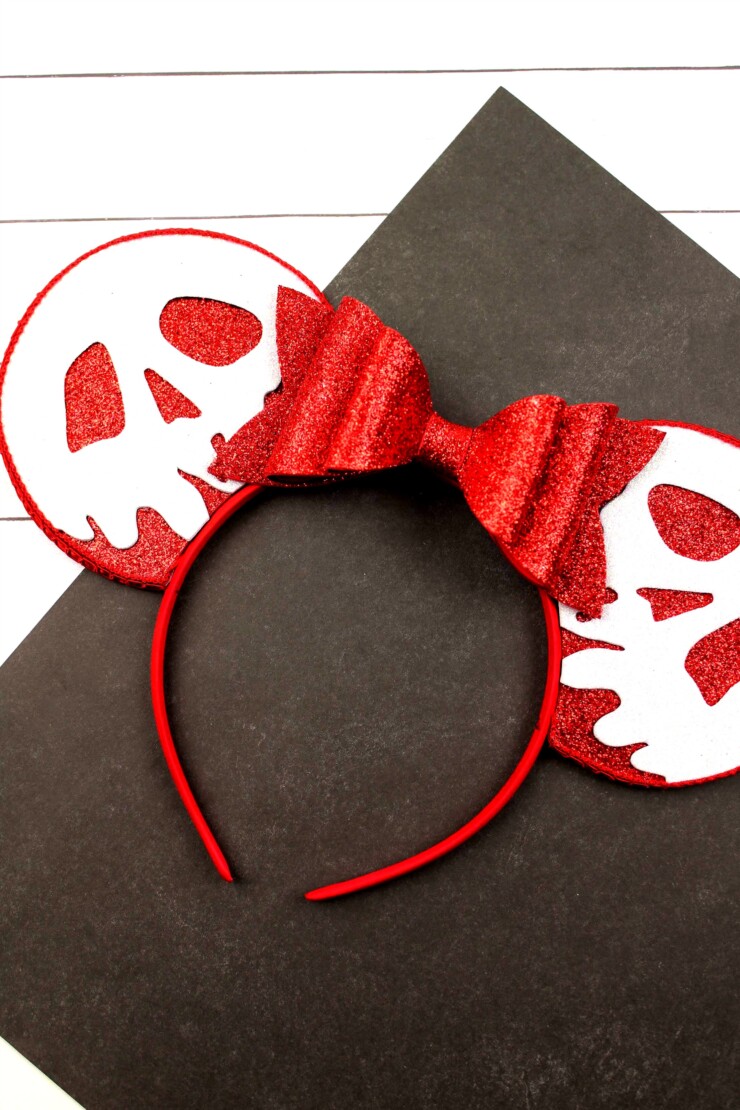 These easy to make, no-sew Evil Queen Poison Apple Mickey Ears, are perfect for Disney at night - they are perfect for Mickey’s Not So Scary Halloween party! Any fan of snow white is sure to love these Mickey Ears and thanks to the free printable template included, anyone can make them.