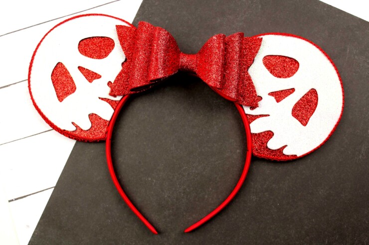 These easy to make, no-sew Evil Queen Poison Apple Mickey Ears, are perfect for Disney at night - they are perfect for Mickey’s Not So Scary Halloween party! Any fan of snow white is sure to love these Mickey Ears and thanks to the free printable template included, anyone can make them.