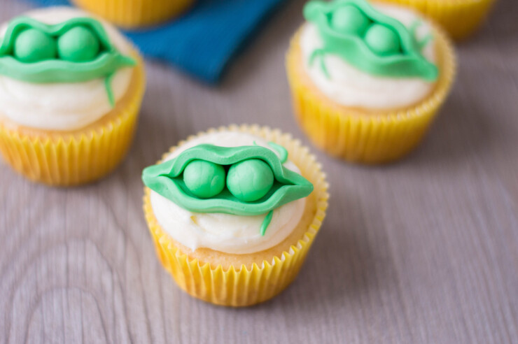 Looking for cute ideas for a twin baby shower? These "Two Peas in a Pod" Cupcakes are perfect for a twin baby shower theme. 
