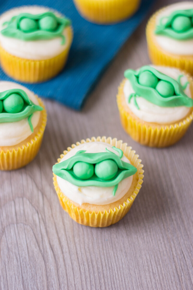 Looking for cute ideas for a twin baby shower? These "Two Peas in a Pod" Cupcakes are perfect for a twin baby shower theme. 