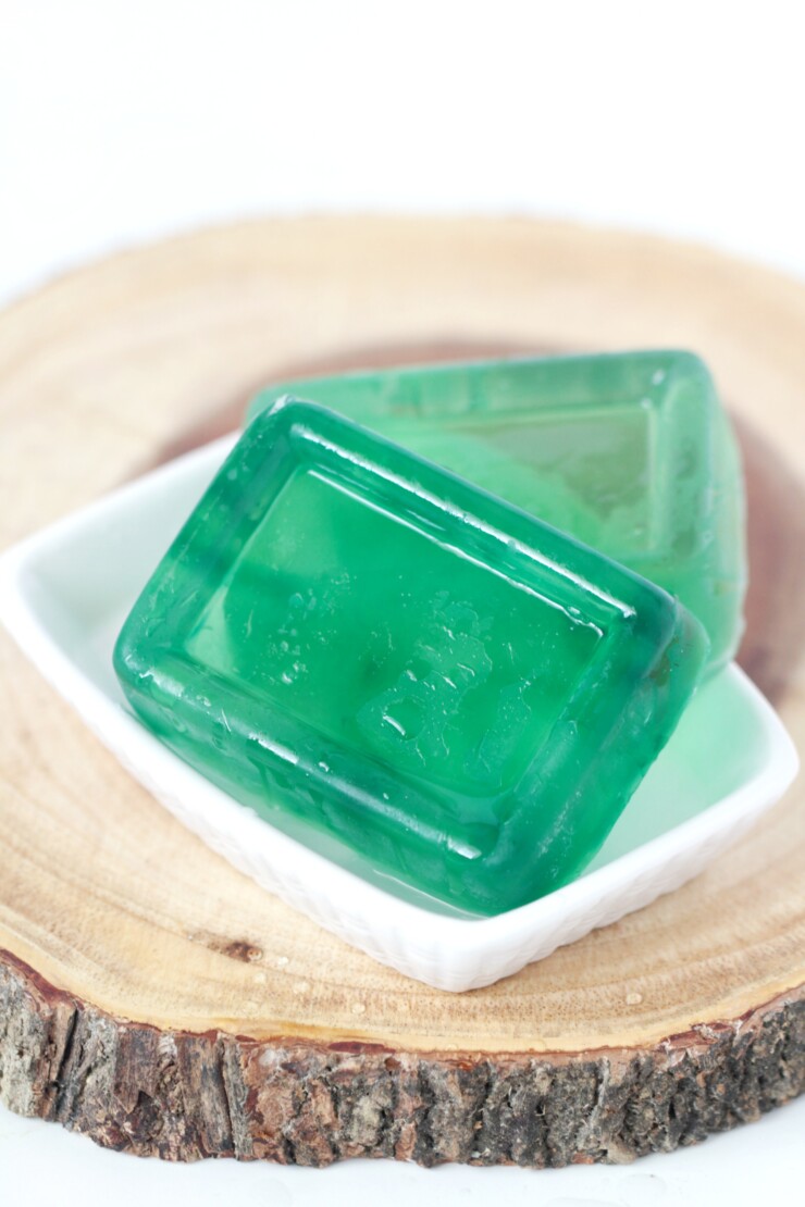 This Coconut Lime Glycerin Soap features a perfect blend of Coconut and Lime that screams of a refreshing tropical summer! Hints of coconut with the tart and tang scent of lime will whisk you away to paradise.