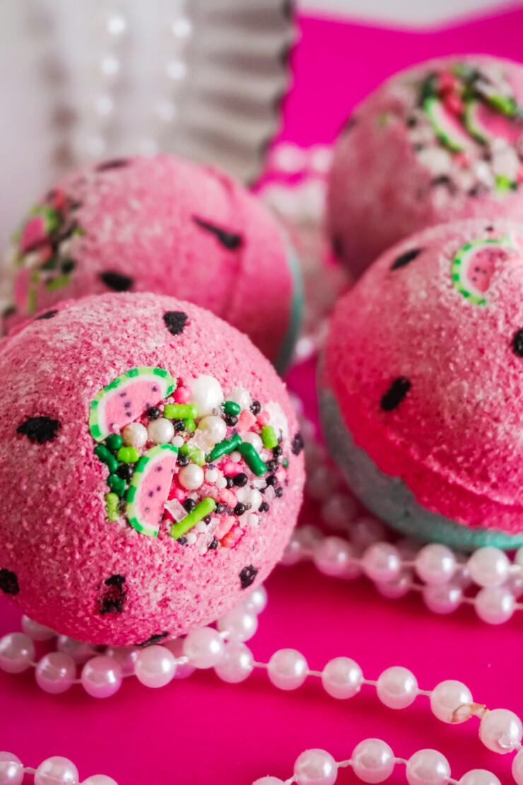 Pamper yourself with these bright, refreshing and juicy Watermelon Bath Bombs. Who doesn't love a slice of watermelon on a hot summer day? Drop one of these in your bath and just take in those summer vibes. 