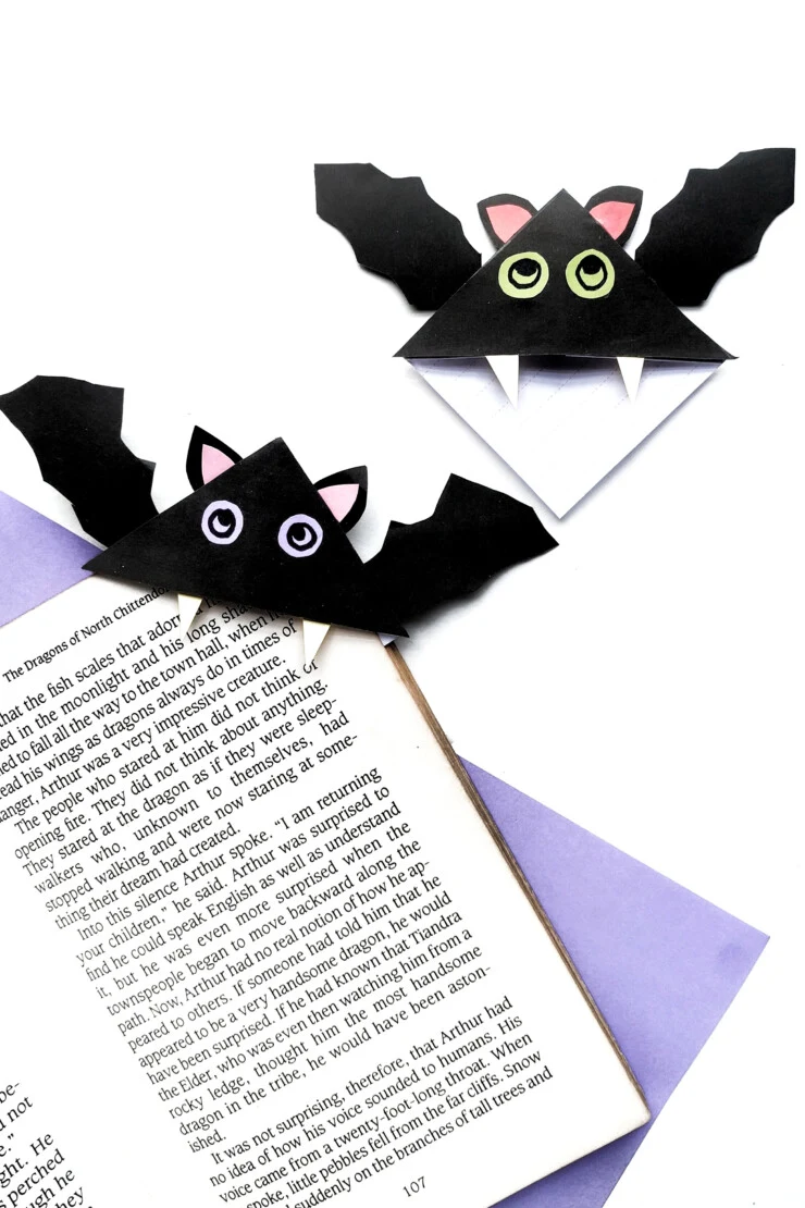  What could be more perfect for a spooky book than these easy to make origami bat corner bookmarks? Make bat bookmarks just like these for your own favourite Halloween book.
