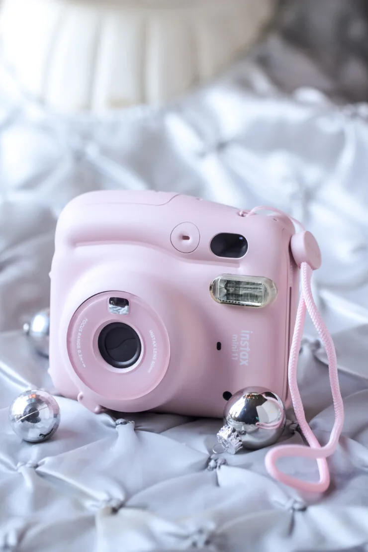 An update on the cult classic, the FUJIFILM Instax Mini 11 camera includes new and exciting features like automatic exposure, and one-touch selfie mode.