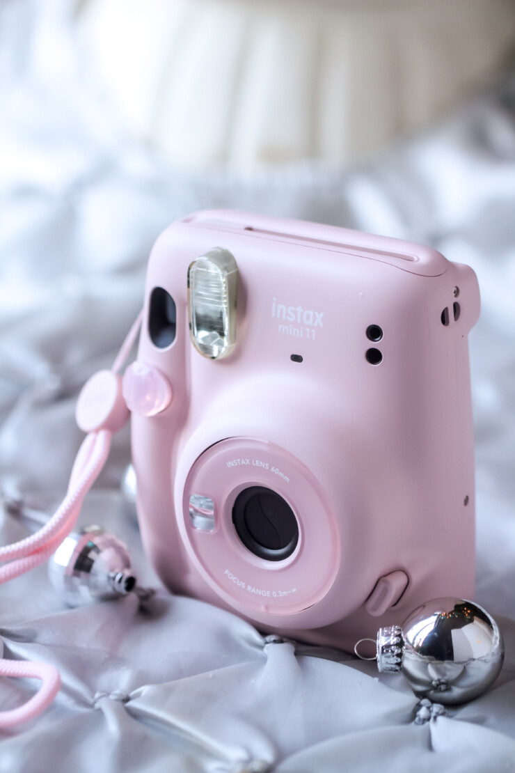 An update on the cult classic, the FUJIFILM Instax Mini 11 camera includes new and exciting features like automatic exposure, and one-touch selfie mode.