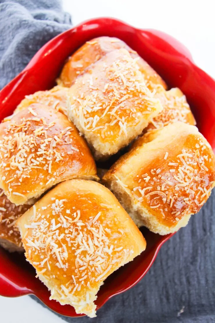 Soft and fluffy, these coconut Hawaiian rolls are unbelievably good! A hint of pineapple and the dusting of coconut give these rolls an addictive tropical flavour that makes them a welcome addition to any meal.