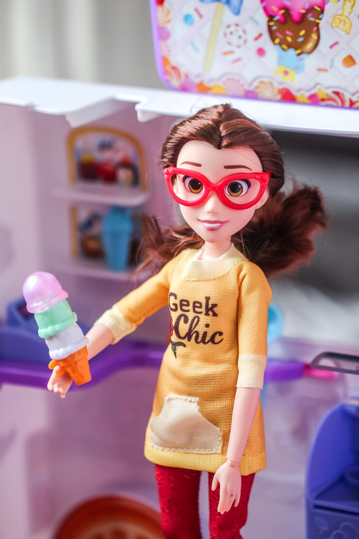 Now kids can imagine that the comfortably dressed Disney Princess characters from Ralph Breaks the Internet are visiting the Comfy Squad Sweet Treats Truck for some delicious goodies.