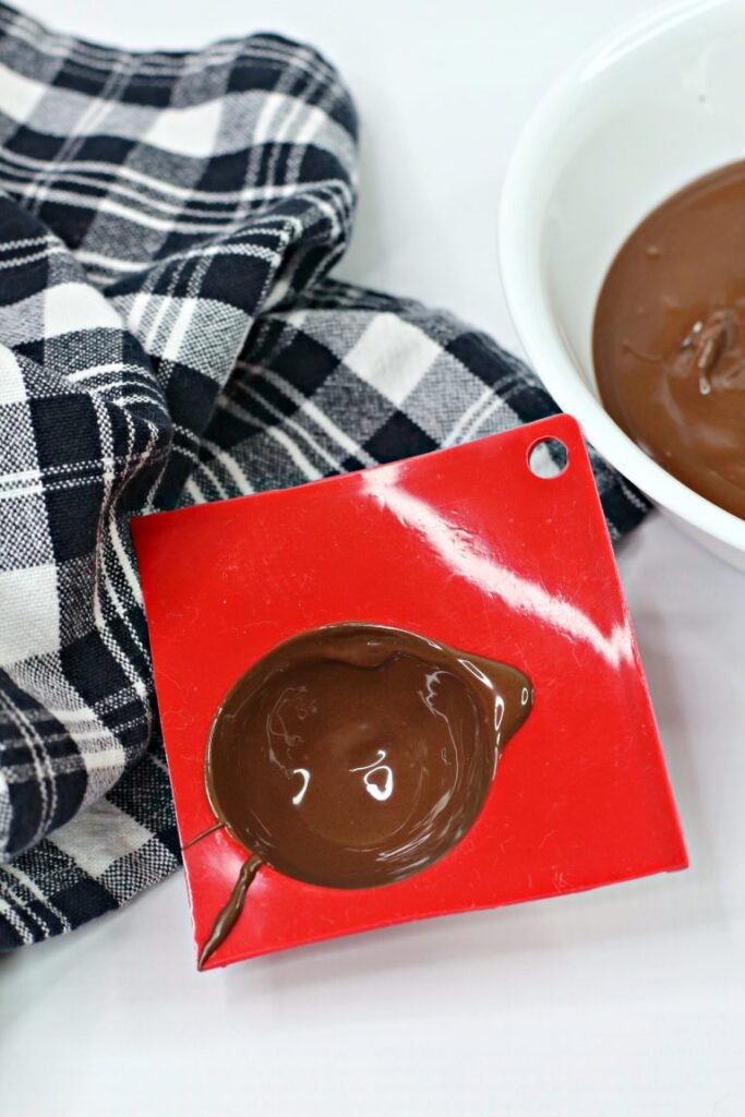 Peanut Butter Cup Hot Chocolate Bombs - Hot Chocolate Bomb Recipe
