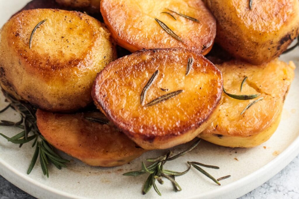 Also known as Fondant Potatoes, Melting Potatoes are a tasty potato side dish that are crispy and brown on the outside and soft inside.
