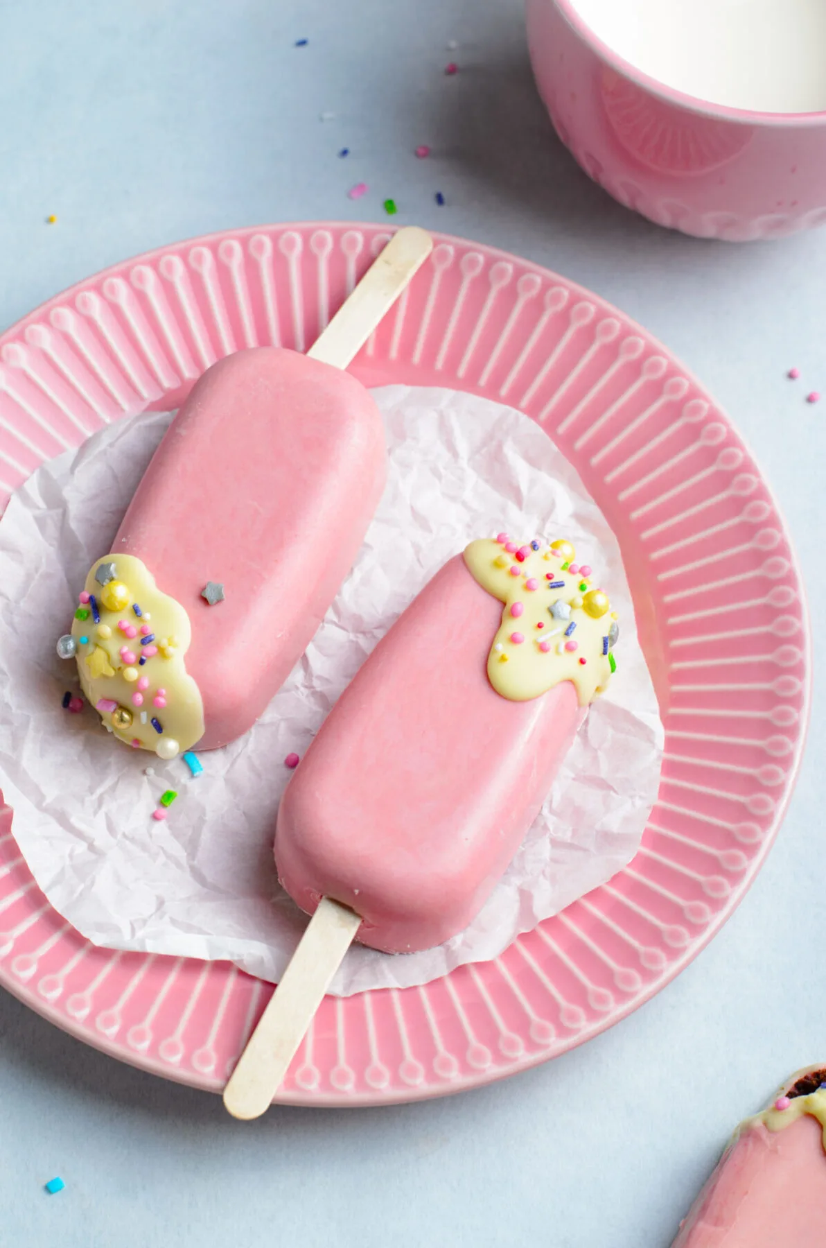 Try this recipe for browniesicles, a delicious twist on cake pops. They're shaped like pink "popsicles" with colourful sprinkles.