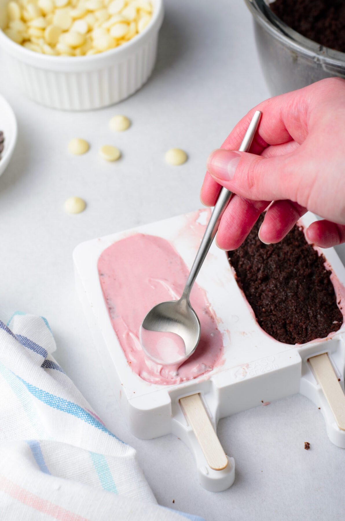 Cakesicles being made in cake pop mould.