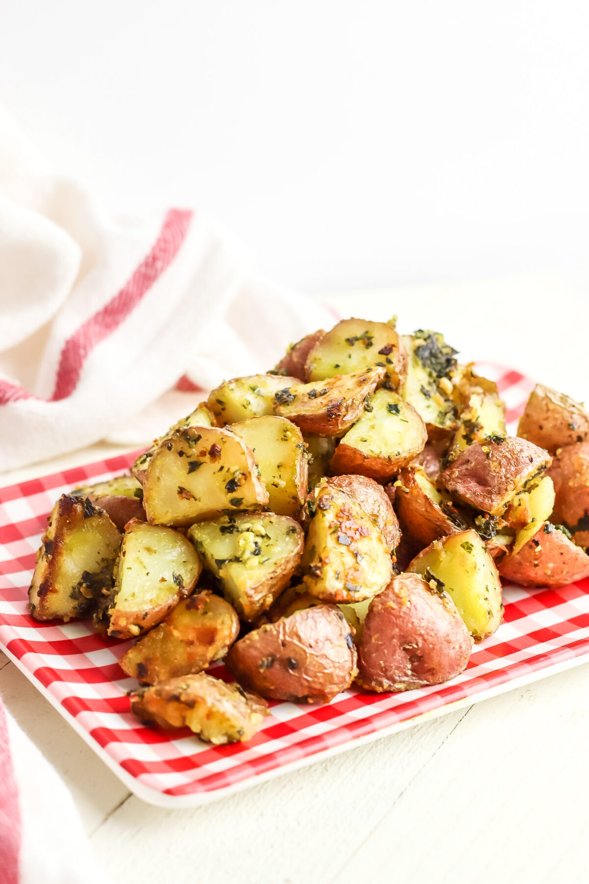 These Pesto Roasted Potatoes are such a classic side dish that goes well with a variety of proteins! Tender potatoes, coated with flavourful pesto and roasted to crispy perfection.