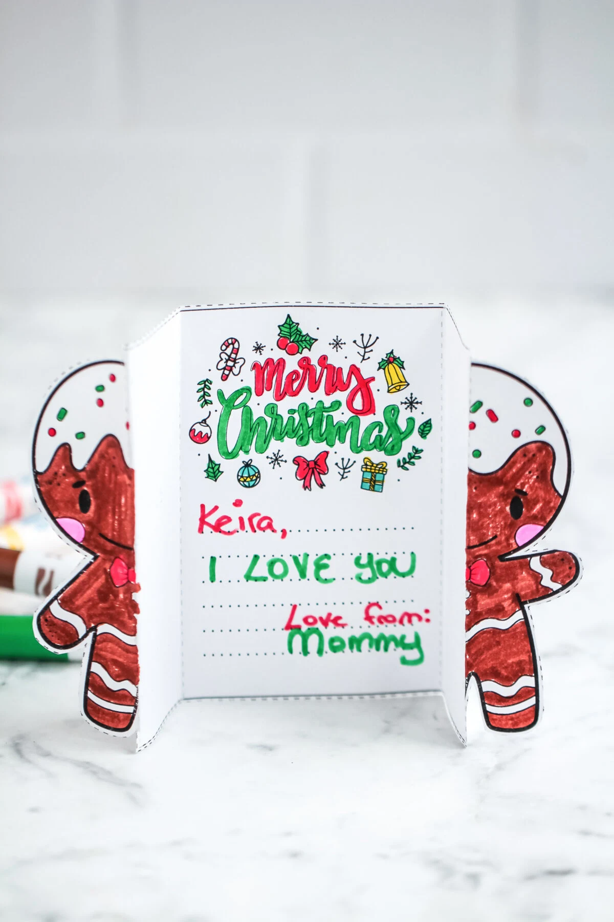 Looking for a fun and easy printable for your kids this holiday season? Check out these free, foldable Christmas cards kids can colour!