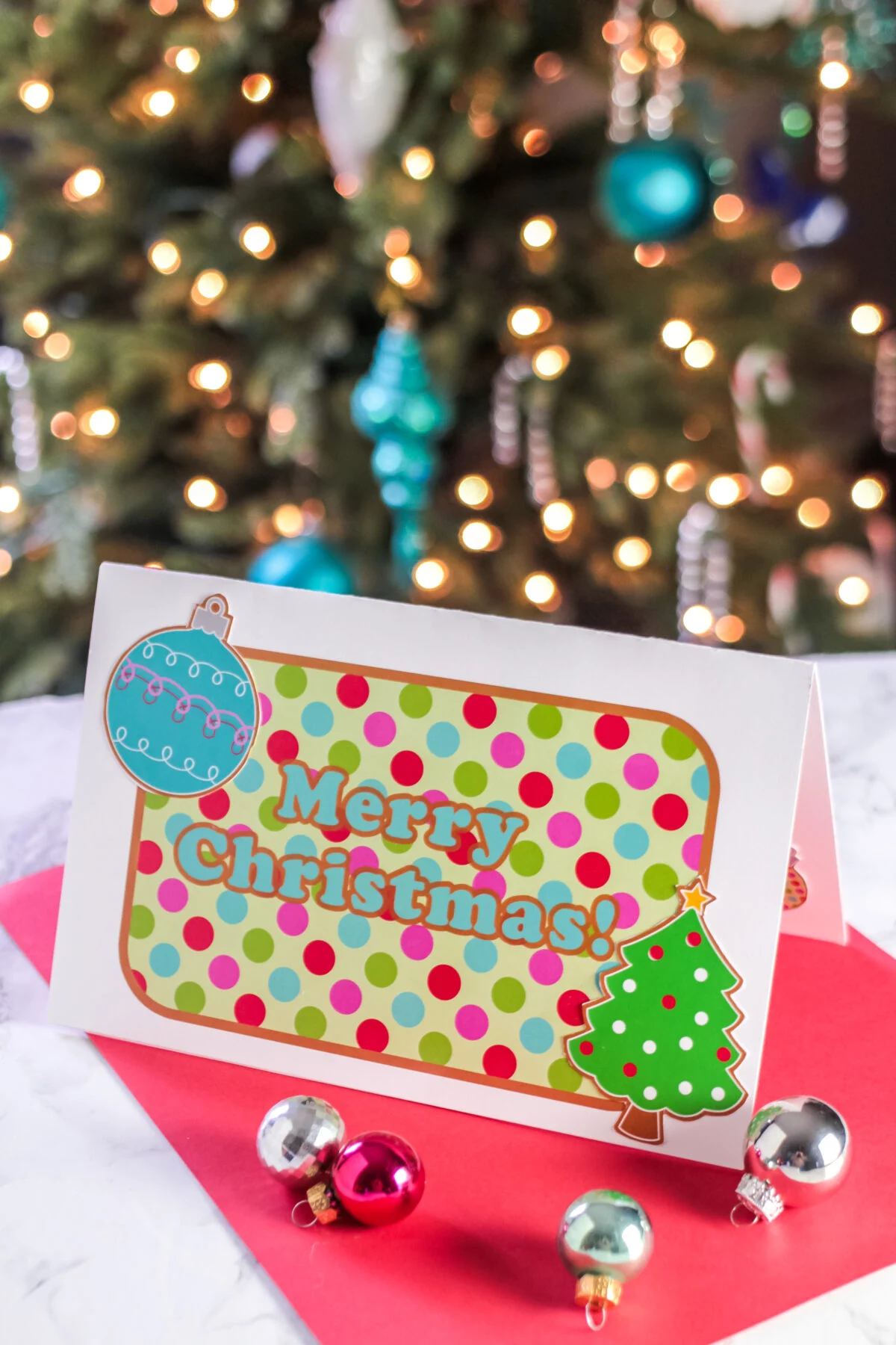 A free printable holiday card with a gingerbread pop up design. Download the pop up Christmas card template, cut and fold to make your own!